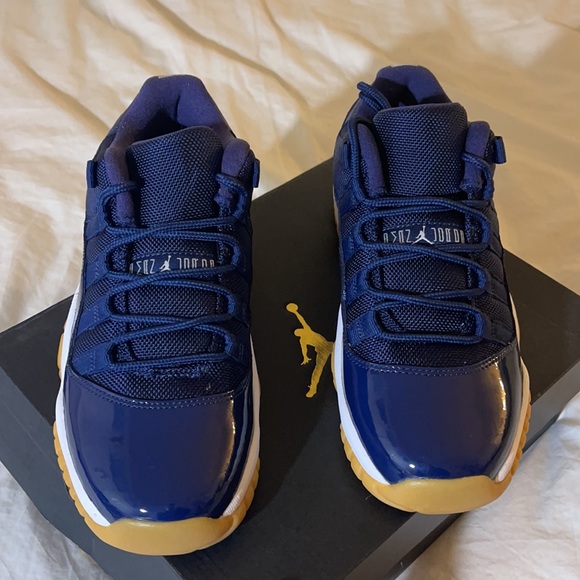 Air Jordan 11 Retro Low BG, 5Y (US woman’s 6.5) “Navy Gum” DS - Picture 6 of 13